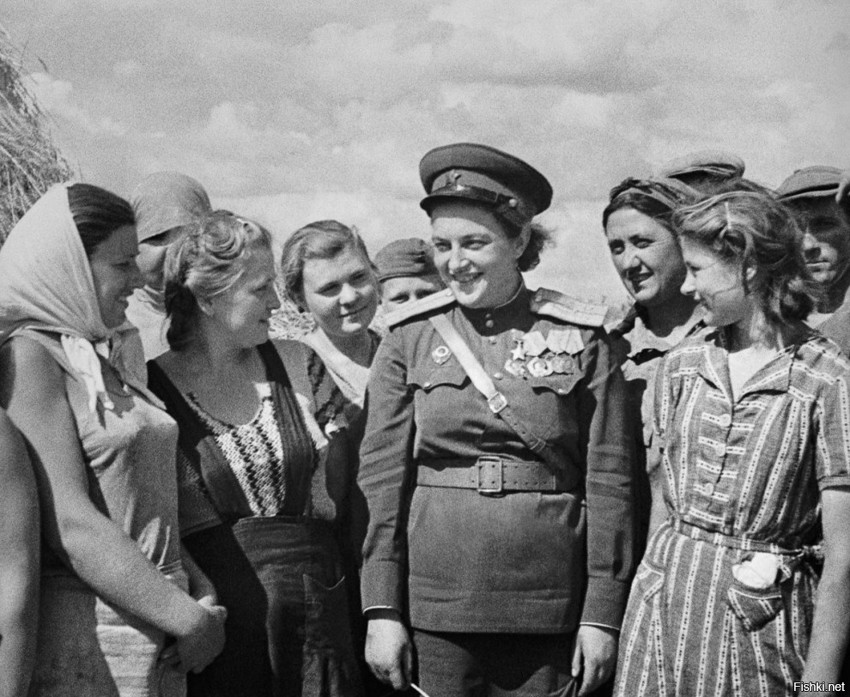 Людмила Павличенко на позиции под Севастополем, 6 июня 1942 года