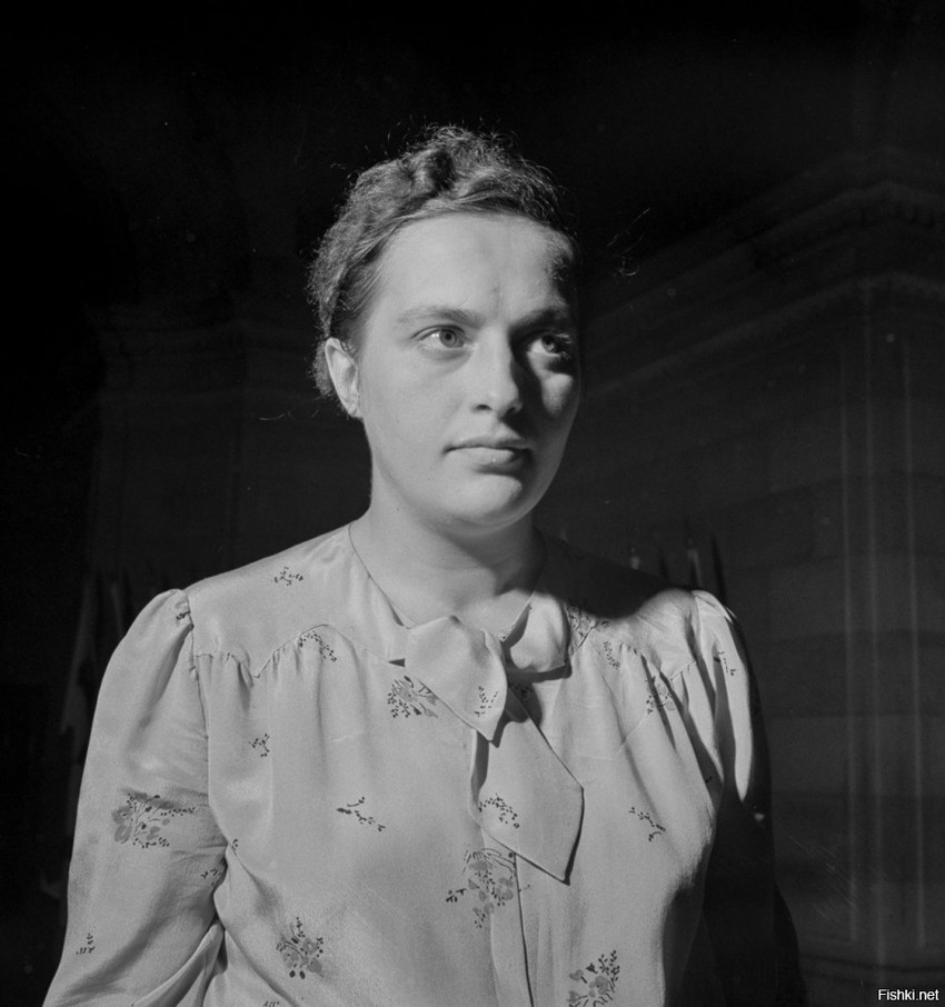 Людмила Павличенко на позиции под Севастополем, 6 июня 1942 года