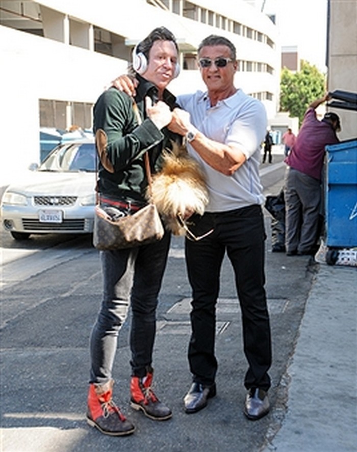 28. Микки Рурк и Сильвестр Сталлоне  сентябрь  2016 года в Лос - Анджелесе, штат Калифорния.