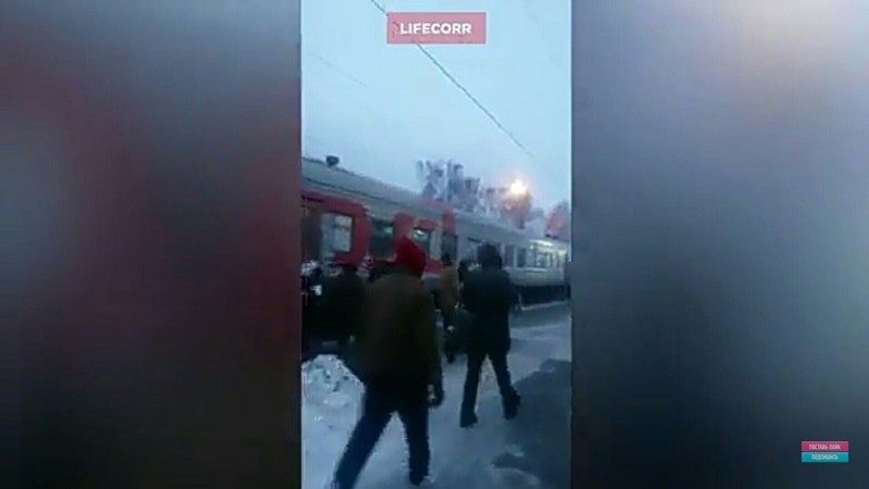 Алексея Навального закидали яйцами на вокзале в Уфе 