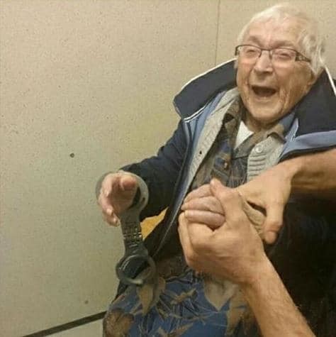 99-летняя голландка исполнила свою мечту, попав в тюремную камеру!