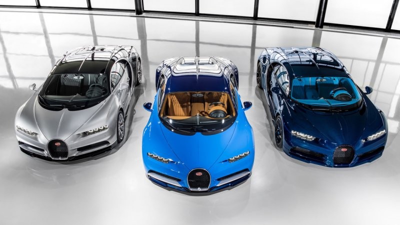Компания Bugatti отправила первые три суперкара Chiron клиентам