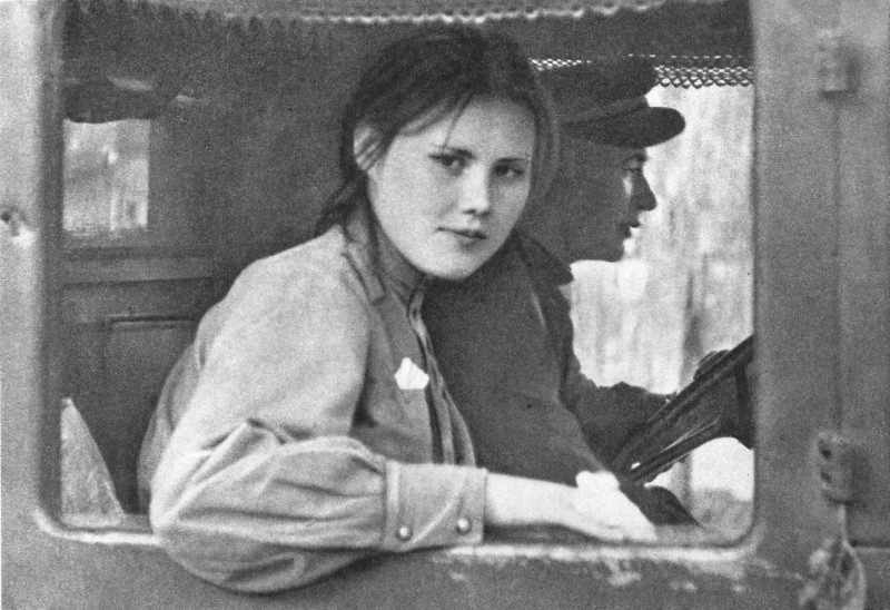Девушка-военнослужащия из состава советских войск-освободителей Чехословакии в кабине грузовика. Прага, Чехословакия. Май 1945 г.