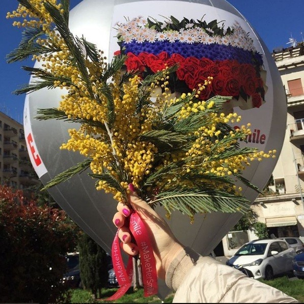 8 марта по-русски: иностранцы в шоке, как наши поздравляют женщин за бугром