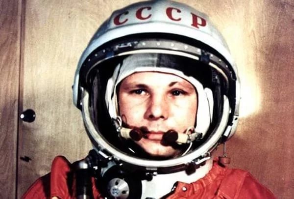 4. Изначально было записано три предстартовых обращения «первого космонавта к советскому народу». 