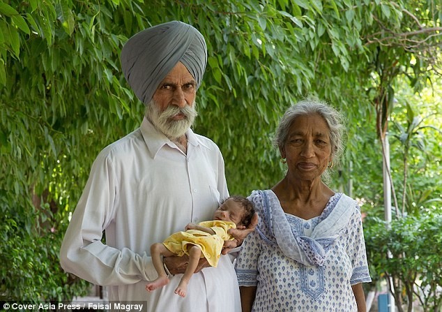 Отцу Армана, Мохиндеру Сингху - 80 лет. Ребенок был зачат с помощью ЭКО