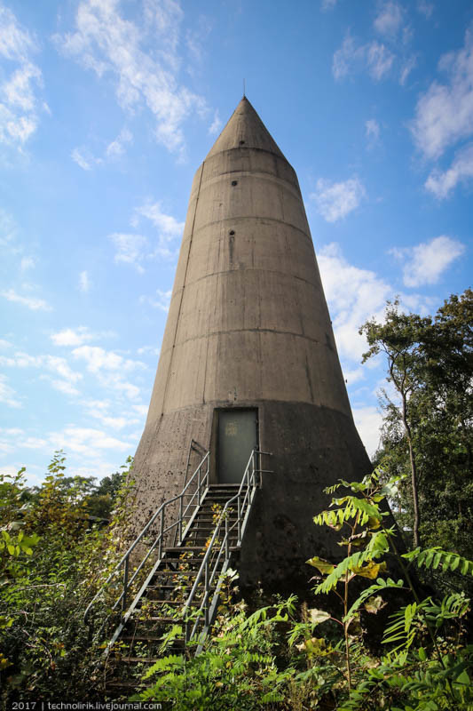 Очередная "бетонная ракета", одна из семи сохранившихся.