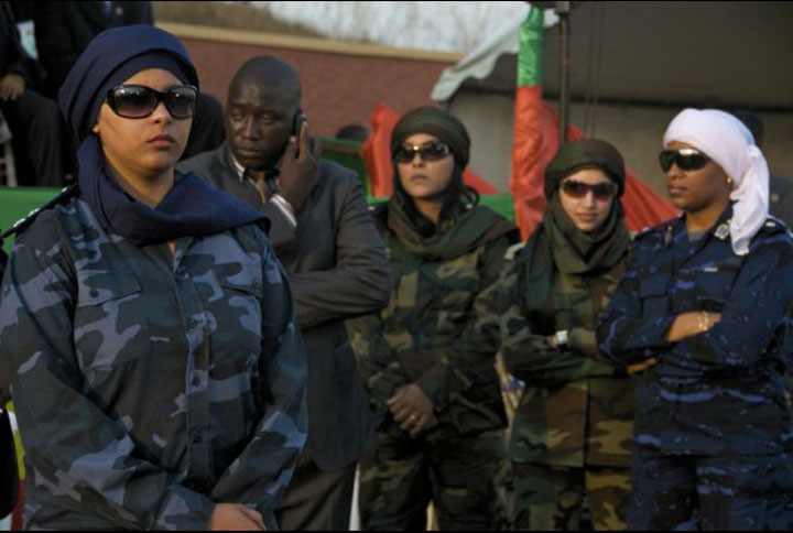 Ну, и наверное, самое знаменитое «женское» спецподразделение – охрана бывшего лидера Ливии Муаммара Каддафи (теперь уже покойного). Оно также известно под романтическими названиями «Гвардия Амазонок» и «Монахини революции».
