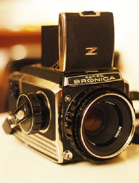 Зензабуро порадовал любителей позолоты камерой "Zenza Bronica Sq".