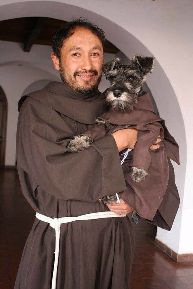 Первая собака-монах, которая живёт в монастыре и наслаждается своей новой просветлённой жизнью