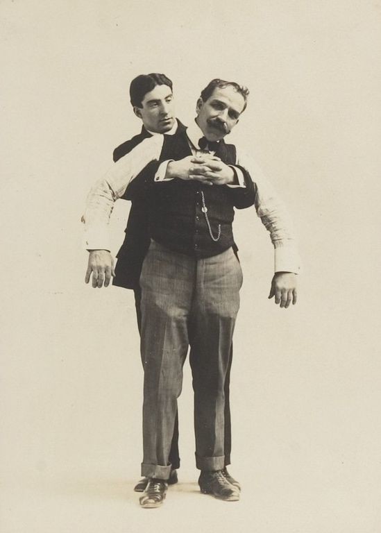 Этот фотоальбом 1895 года — настоящее руководство джентльмена по самообороне