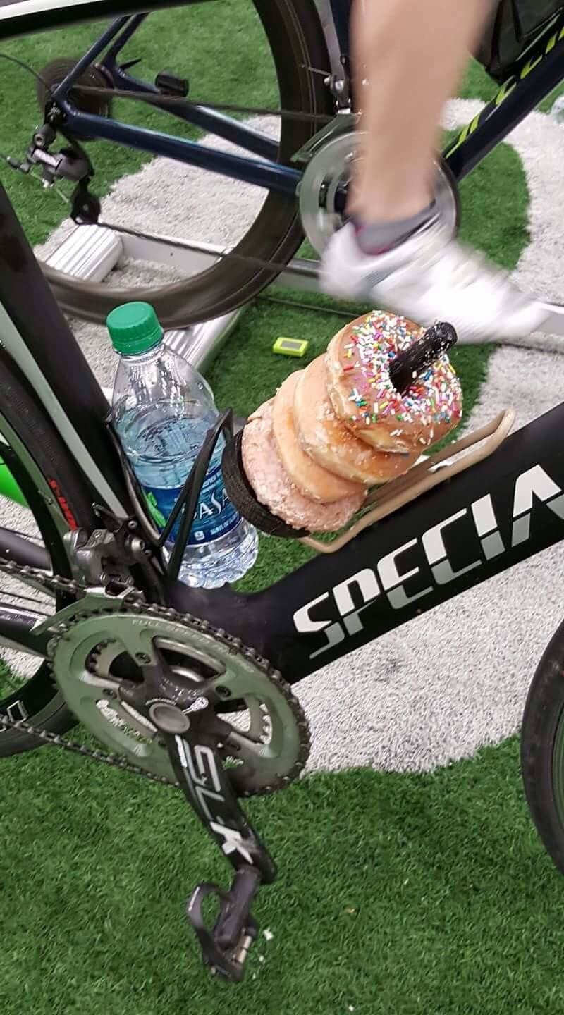 Велосипедисты тоже любят пончики 