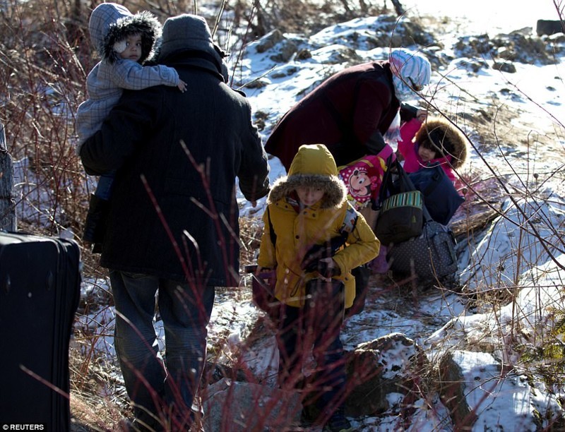 Тихий канадский городок одолевают беженцы из США