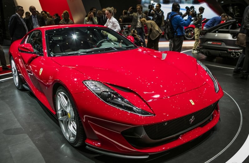 Ferrari 812 Superfast - важно слышать звук мотора