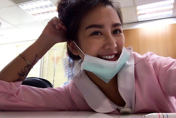 Медсестра из Тайваня за один день стала звездой инстаграма благодаря сексуальным фото