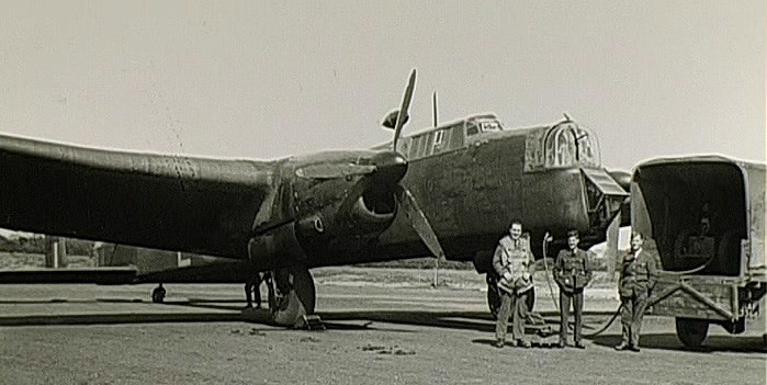 Британский бомбардировщик Armstrong Whitworth A.W.38 "Whitley"