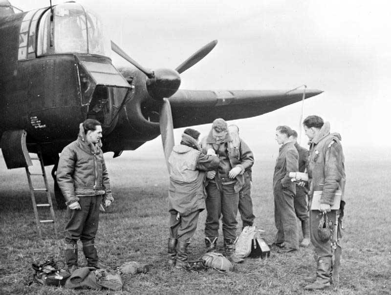 Британский бомбардировщик Armstrong Whitworth A.W.38 "Whitley"