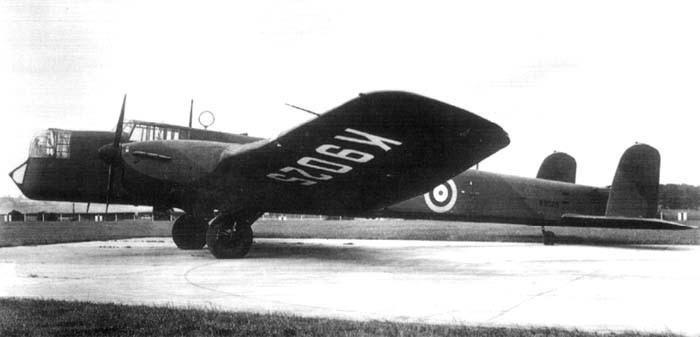 Британский бомбардировщик Armstrong Whitworth A.W.38 "Whitley"