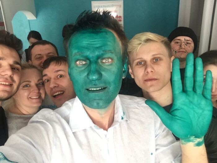 Алексей Навальный vs зеленка