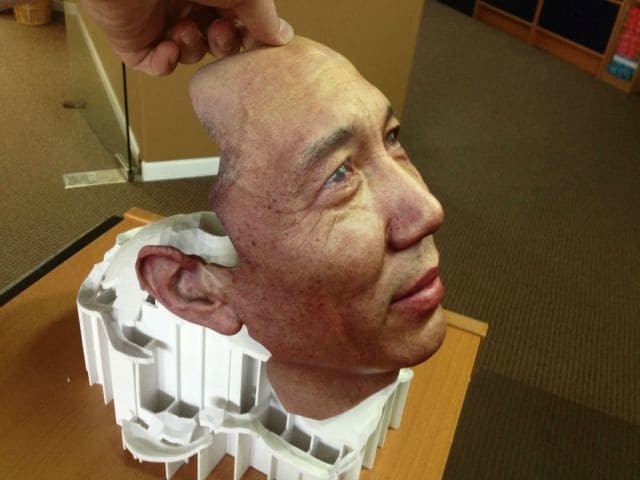 Лицо человека, отпечатанное на 3D-принтере