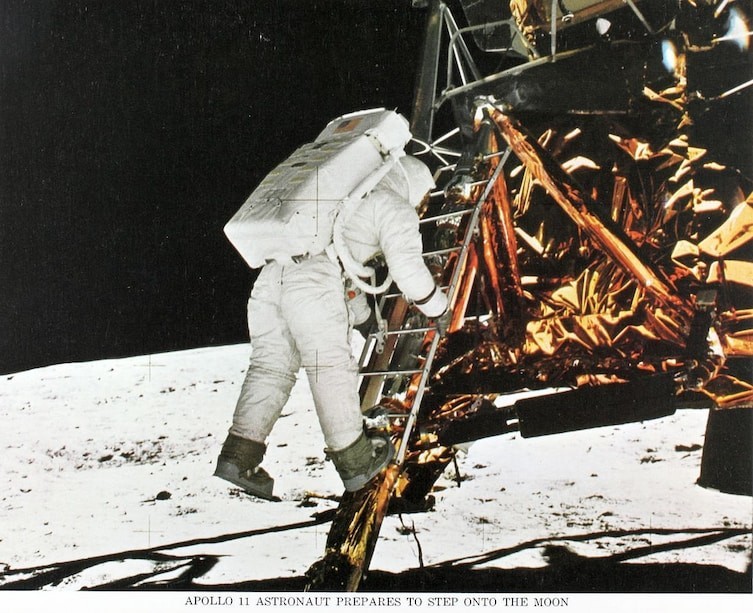 Четверть астронавтов "Аполлона" тоже были левшами, в том числе Ловелл Майк Коллинз и Ширра