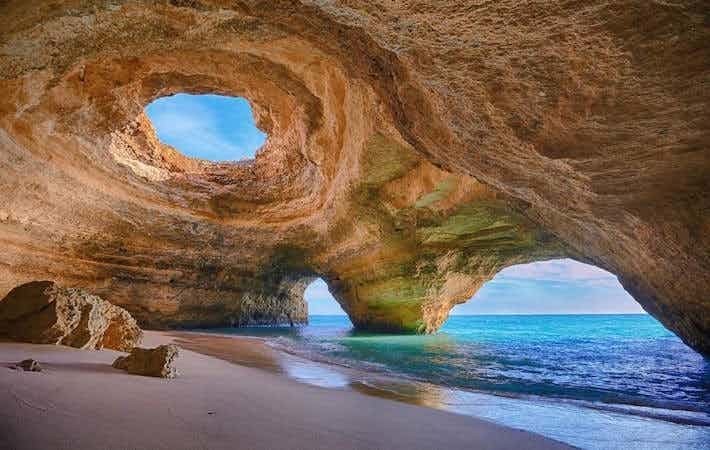 Пещера Бенаджил, Португалия