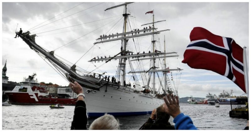 Домой и с песней: самое старое парусное судно в Норвегии эффектно прибывает в порт после трехмесячного путешествия
