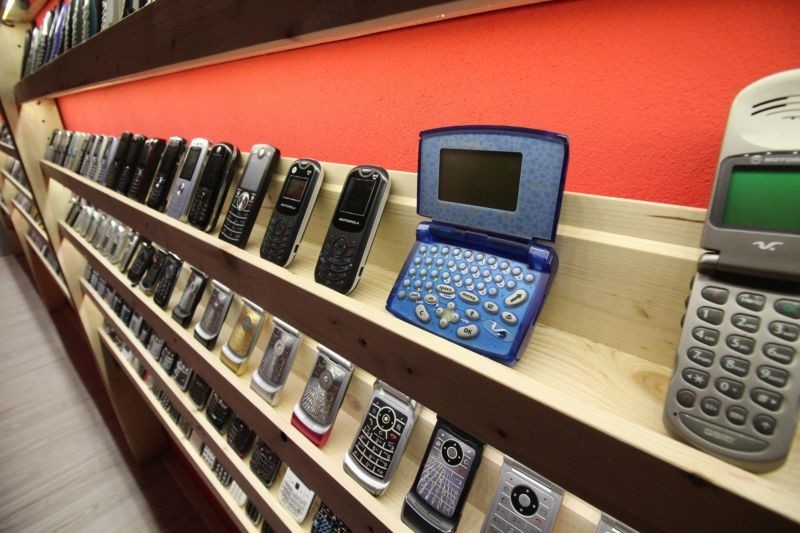 Словацкий коллекционер открыл внушительный музей старых мобильных телефоно