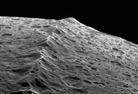 Стена Япета (спутник Япет, система Сатурна)