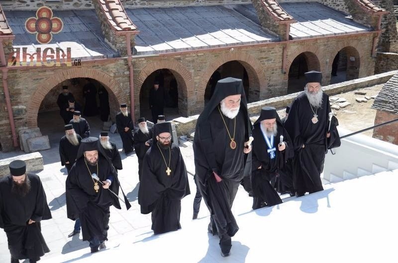 Монахи Эсфигменского монастыря