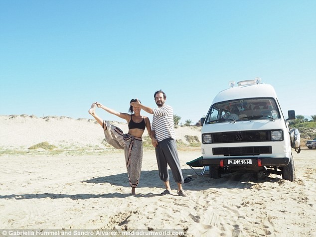 Пара бросила работу и дом, чтобы путешествовать по миру в фургоне