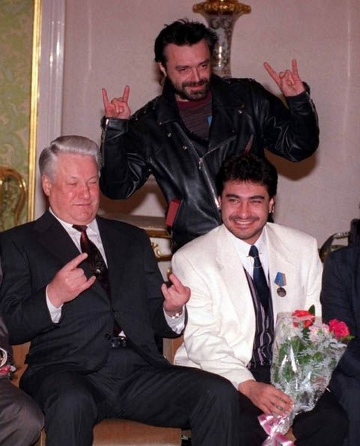 Президент России Борис Ельцин встречается с участниками группы «АлисА», 1993 год, Москва 