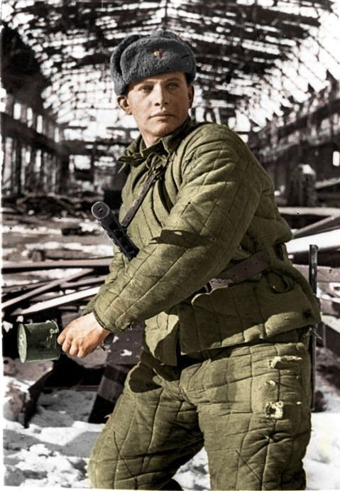 Советский солдат -Сталинград, 1942 год