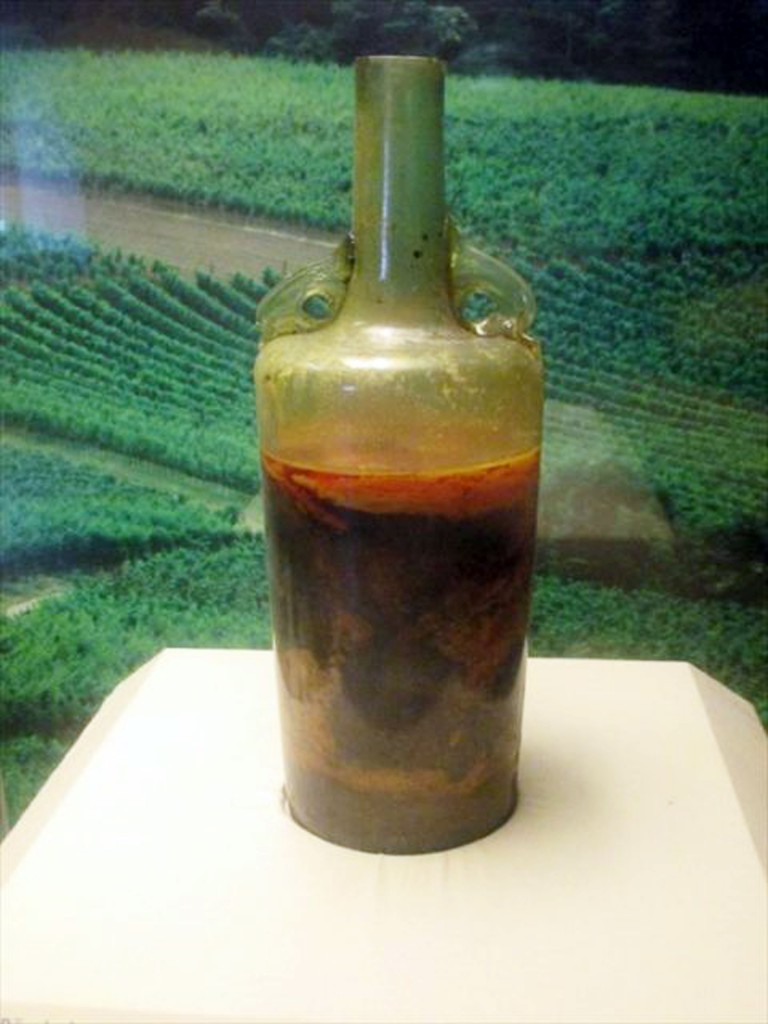 Самая старая бутылка вина в мире