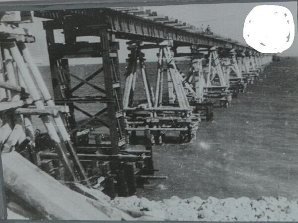 Мост через Керченский пролив, построенный немцами. Крым, 1943 год.