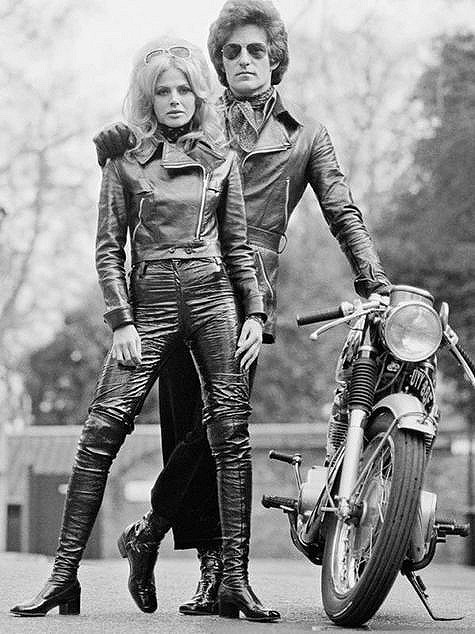 Модники из 70-х годов ХХ века