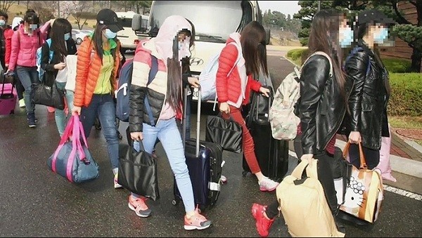 Сбежавшие из КНДР официантки стали южнокорейскими студентками