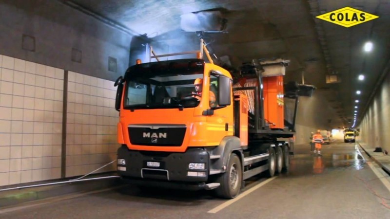 Машина для чистки тоннелей. Как чистят тоннелии в Швейцарии?