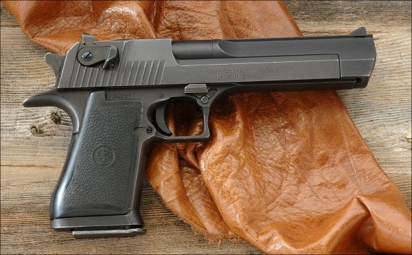Пистолет Desert Eagle под патрон .44 Magnum