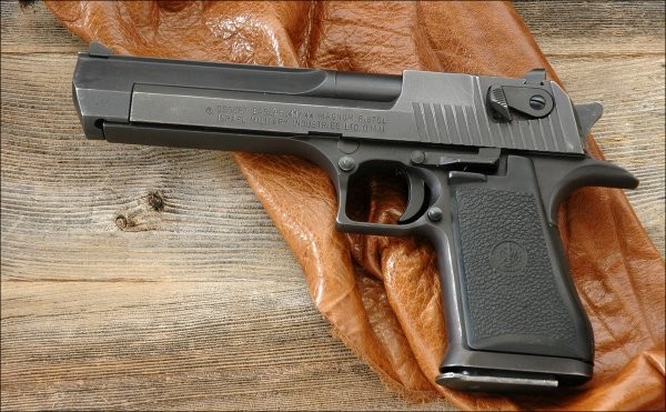 Пистолет Desert Eagle под патрон .44 Magnum