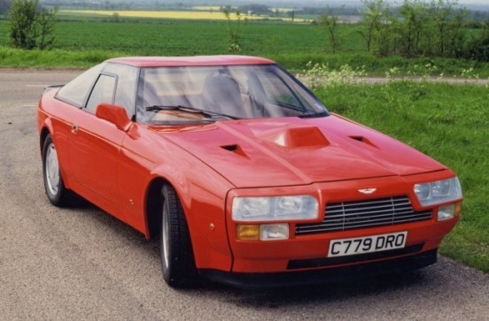 Темно-красный «Aston Martin V8 Zagato» стал первым дорогим автомобилем актера о котором он мечтал с детства