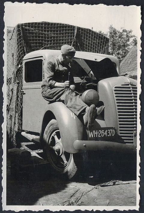 Американский грузовик "Diamond T" с регистрационными номерами Вермахта.