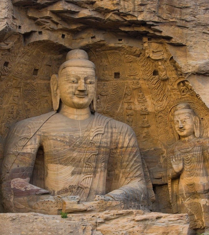 Гроты Юньган (Yungang Shiku) - комплекс из 252 рукотворных пещер в 16 км к юго-востоку от китайского города Датун, провинция Шаньси. Содержит до 51 000 изображений Будды, некоторые из которых достигают 17 метров в высоту.