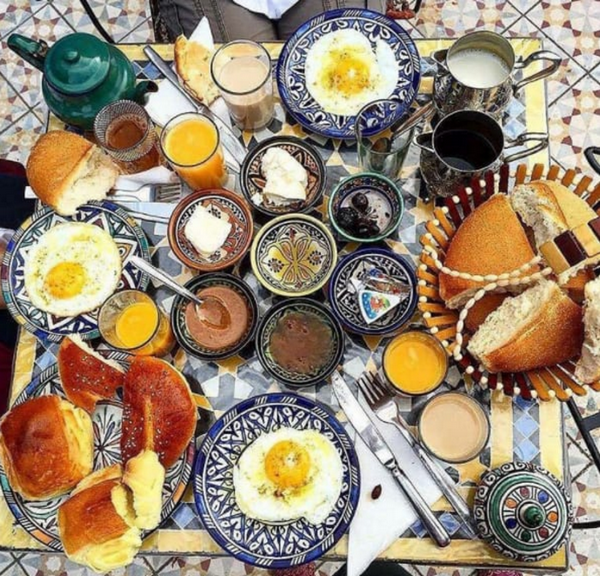 18. В Марокко все богато, в основном всякими пастами-сладостями. В основе — яйца и хлеб