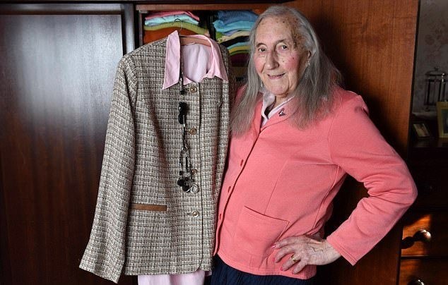Дедушка решил стать бабушкой: 90-летний ветеран Второй мировой сменил пол