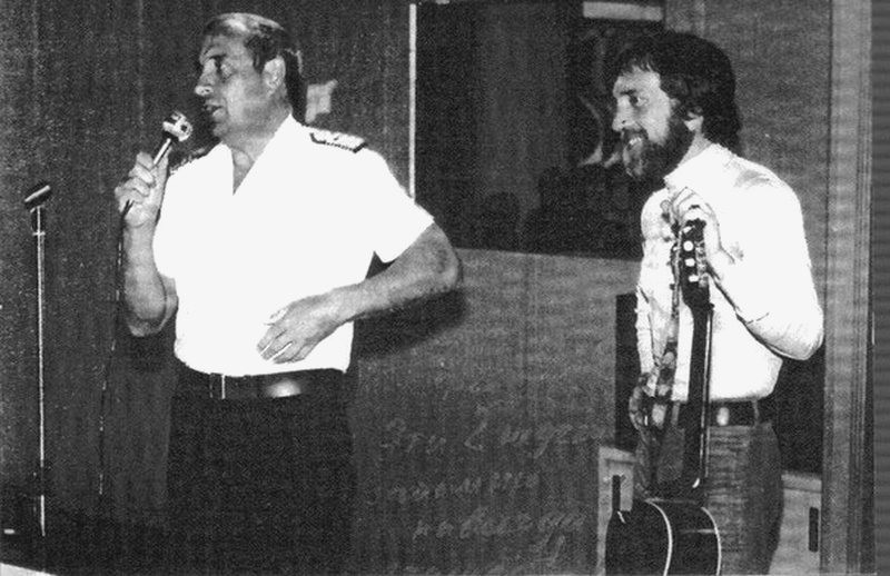 62. Владимир Высоцкий и капитан теплохода «Белоруссия» Феликс Дашков в Касабланке, апрель 1975 года