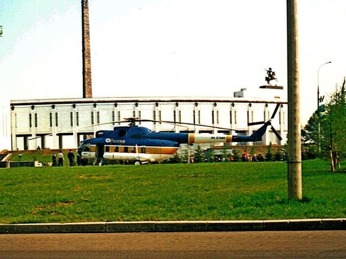 Вертолет президента России Бориса Ельцина на Поклонной горе, 9 мая 1995 года, Москва 