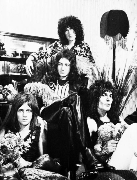 Первое из известных совместное фото группы Queen, 6 июля 1973 года.