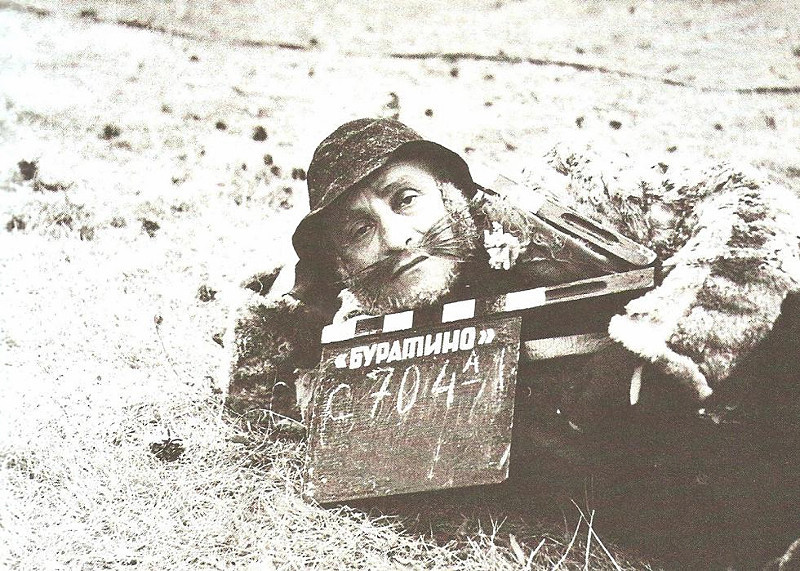 Ролан Быков на съёмках фильма «Приключения Буратино». 1976