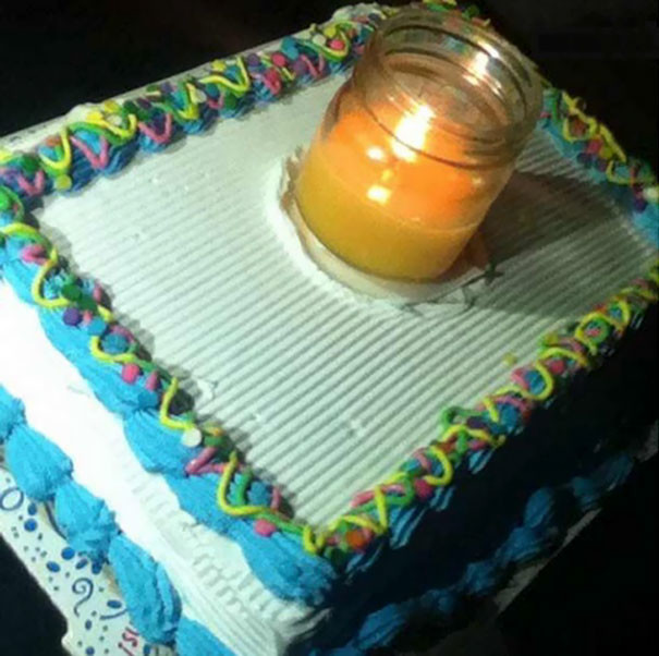 "Мама сделала мне торт на день рождения, но свечек для торта у нее не оказалось"